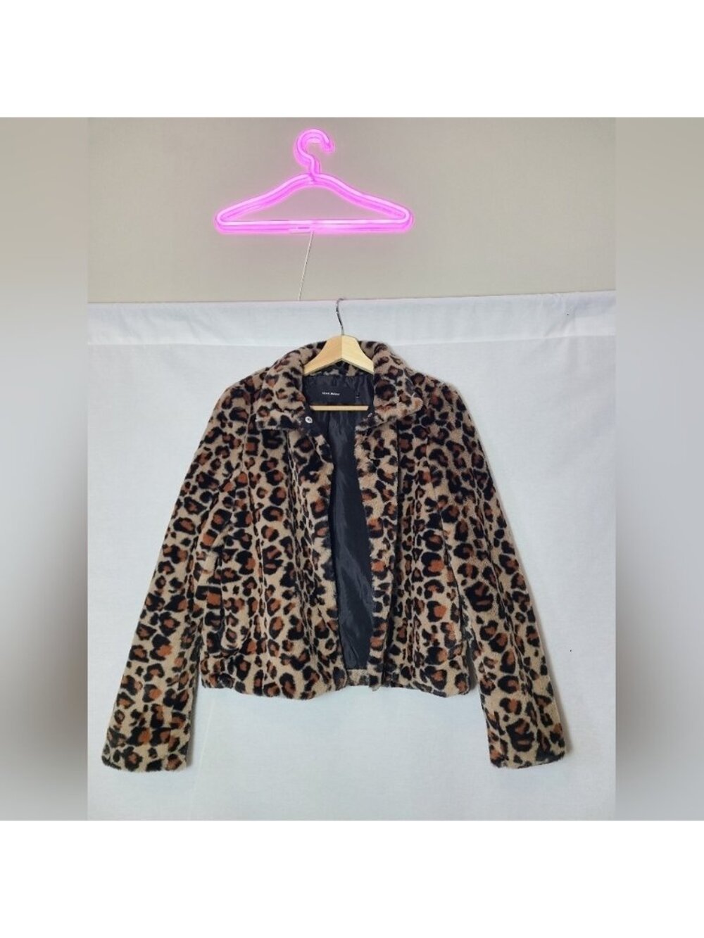 Vero Moda cropped leopard print faux fur jacket- Size small - Picture 4 of 5